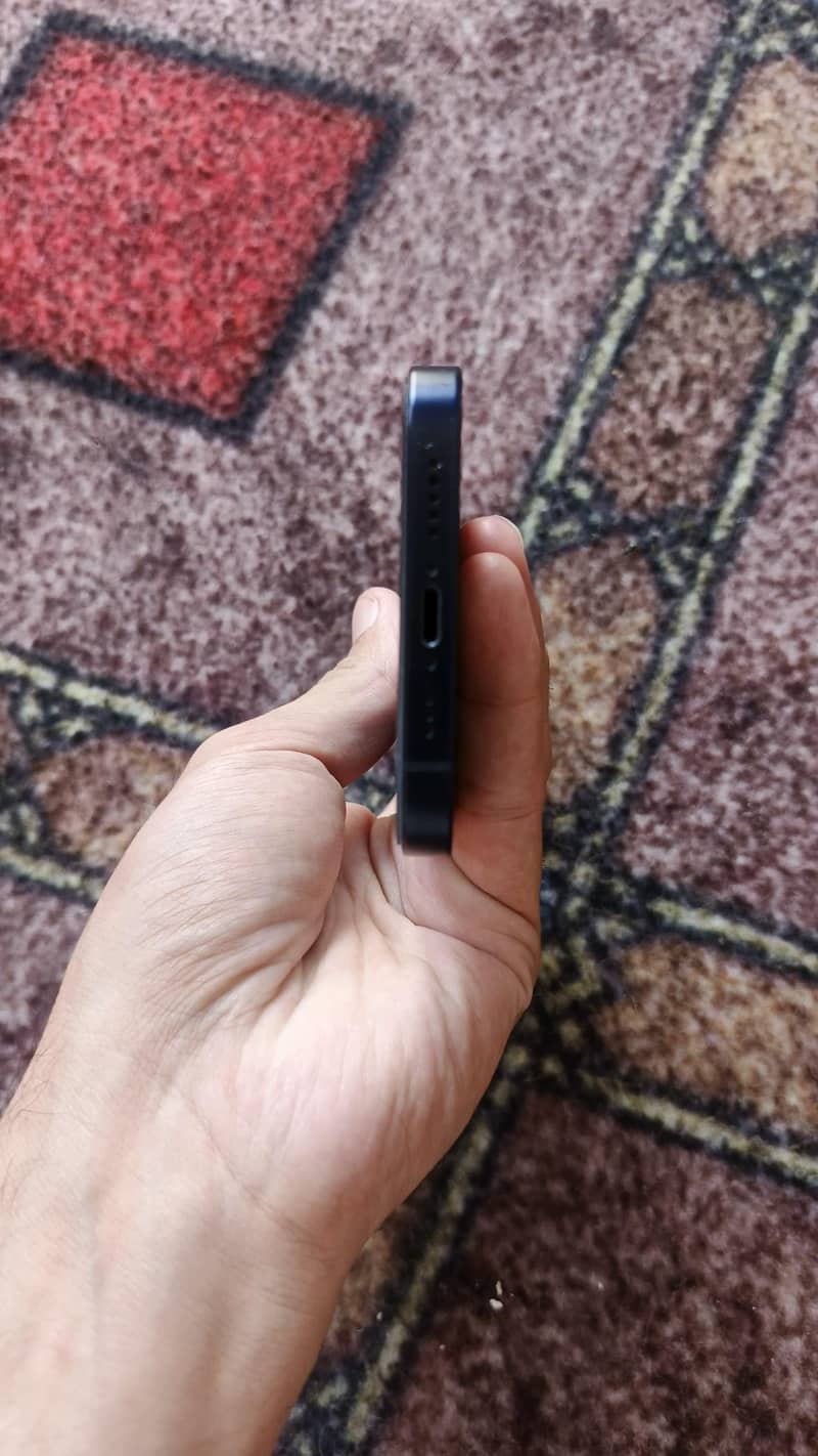 Apple iPhone 12 4