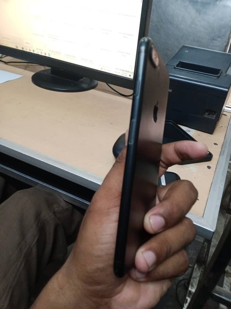 Apple iPhone 7 Plus 4