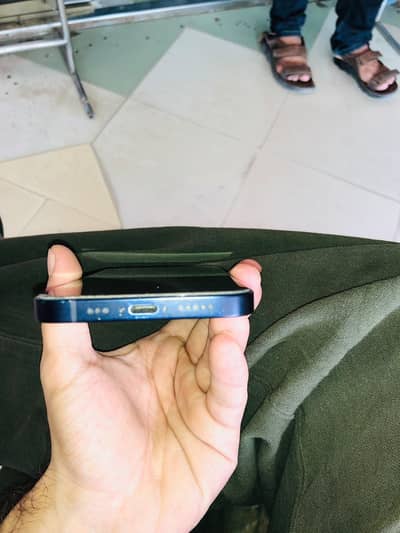 Apple iPhone 12