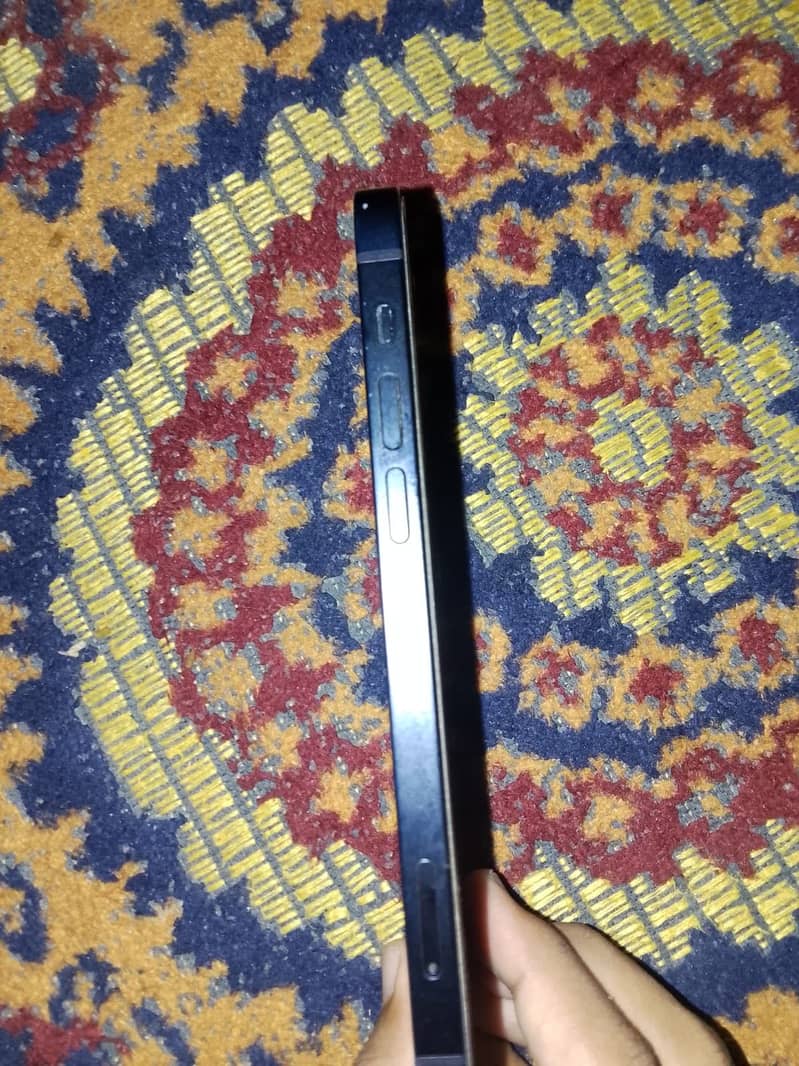Apple iPhone 12 4