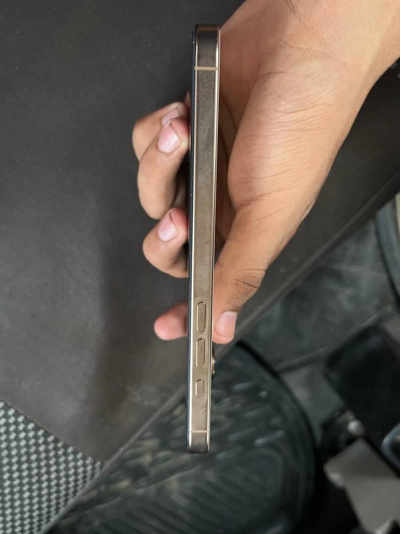 Iphone 16 pro max 2