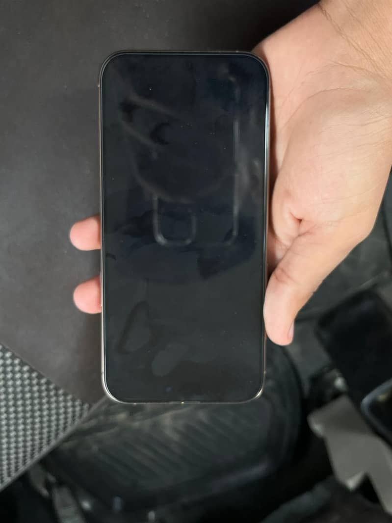 Iphone 16 pro max 3