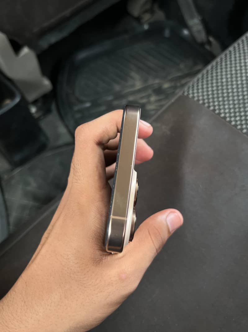 Iphone 16 pro max 5