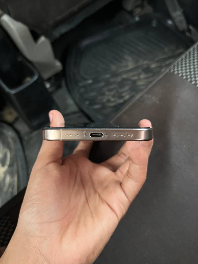 Iphone 16 pro max 6