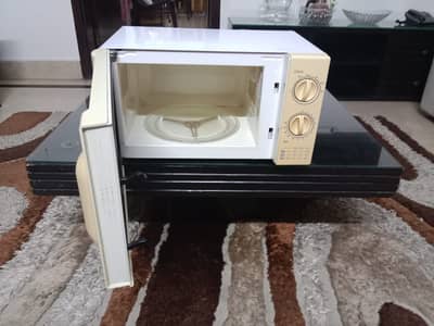 Dawlance microwave for quick sale