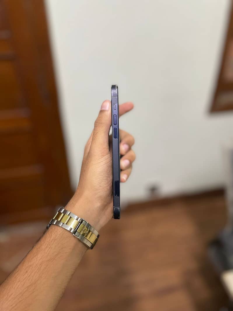 Apple iPhone 12 3