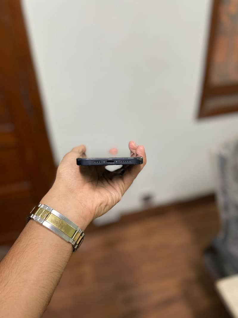 Apple iPhone 12 4