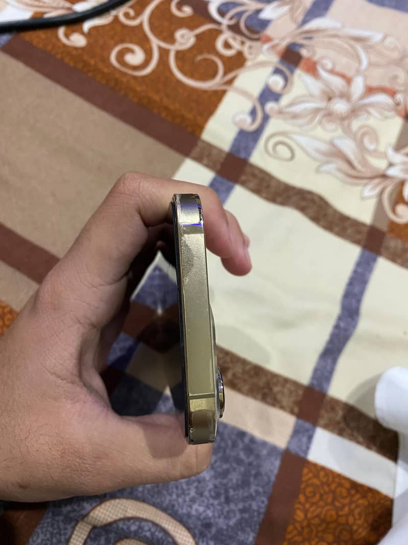 Apple iPhone 13 Pro 2