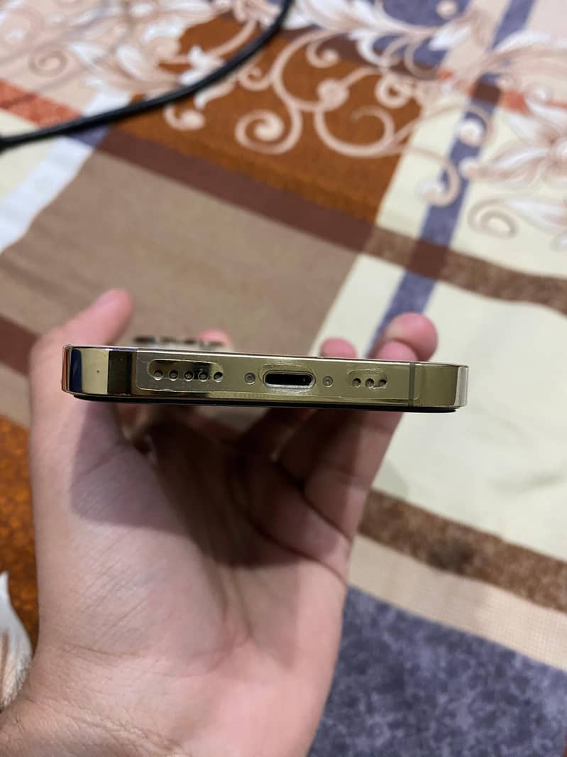 Apple iPhone 13 Pro 4