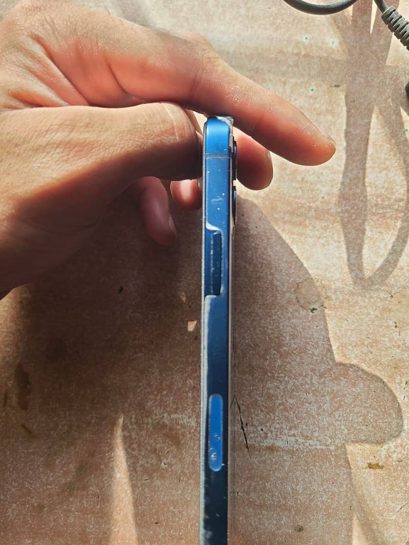 Apple iPhone 12 4