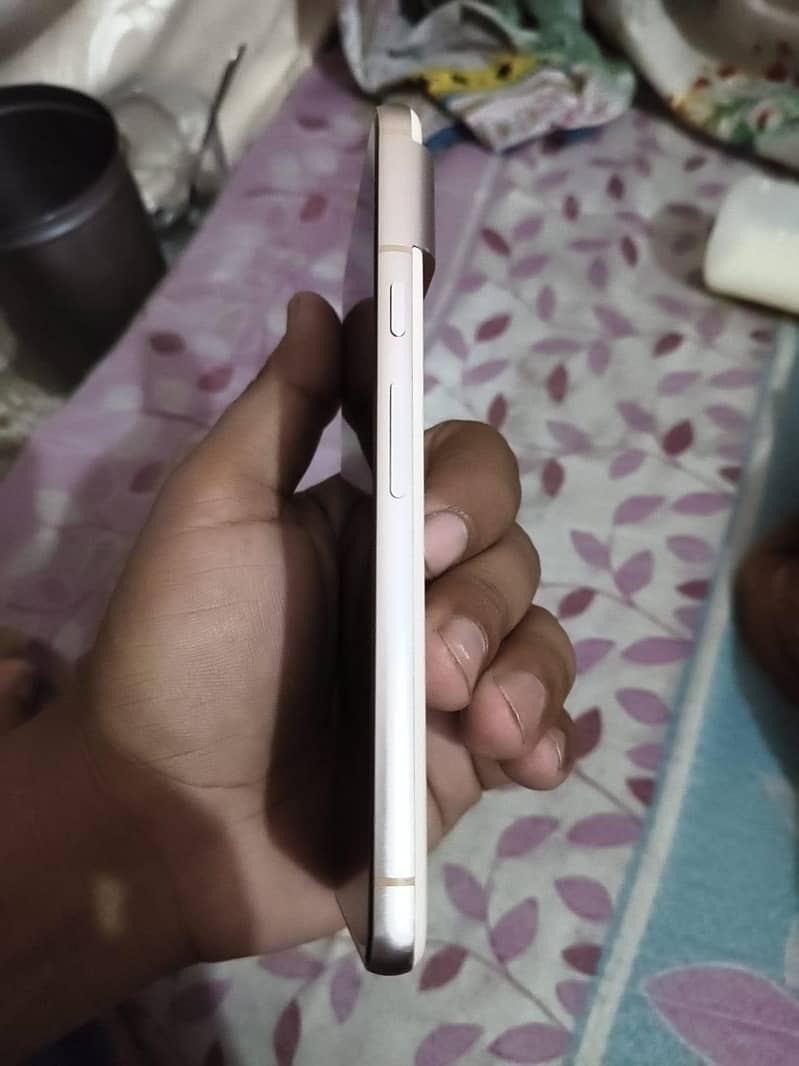 Google Pixel 8 4