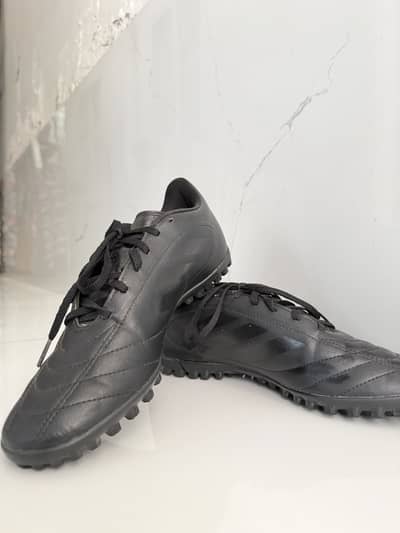 Original Adidas Football Shoes – Bought from UK – UK 8