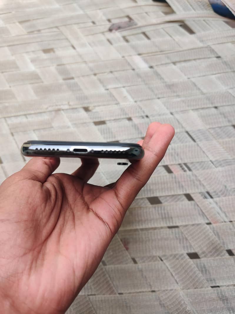 Apple iPhone X 3