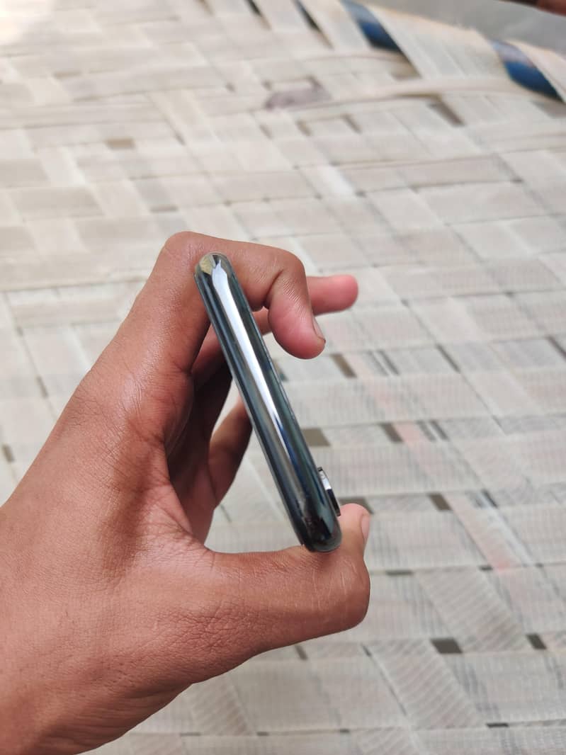 Apple iPhone X 4