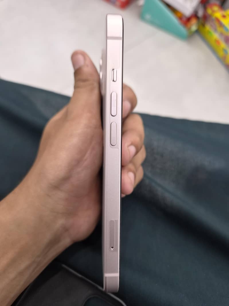 Apple iPhone 13 2