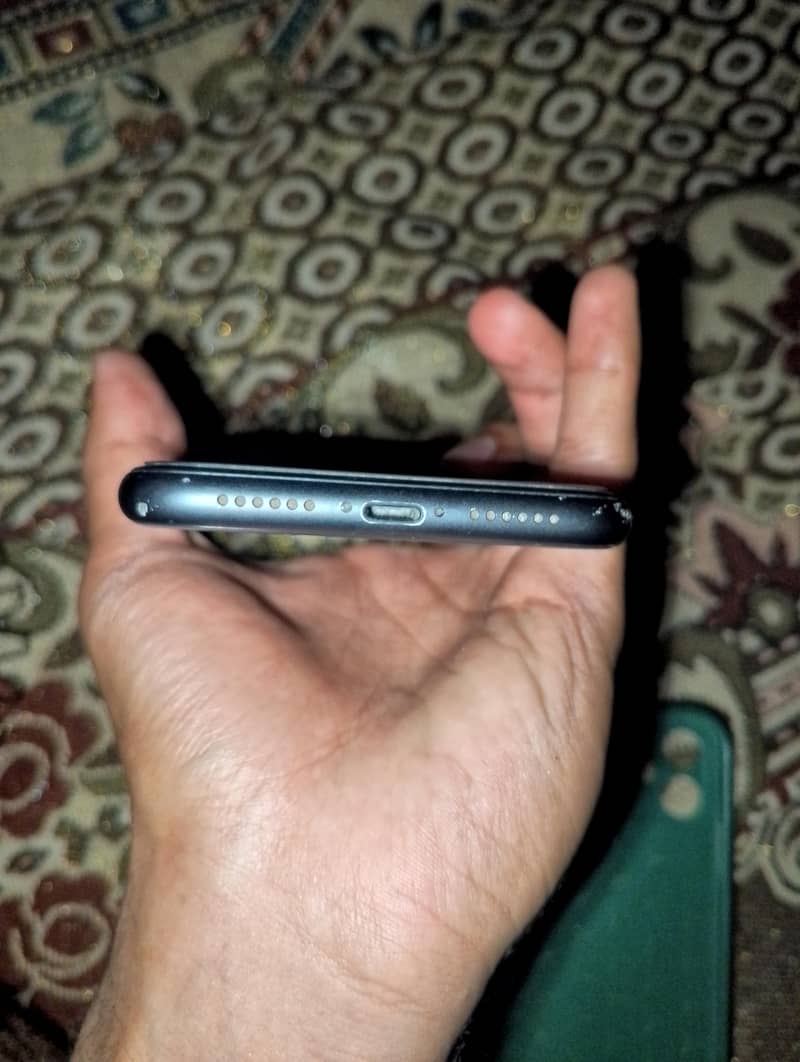 Apple iPhone 11 3