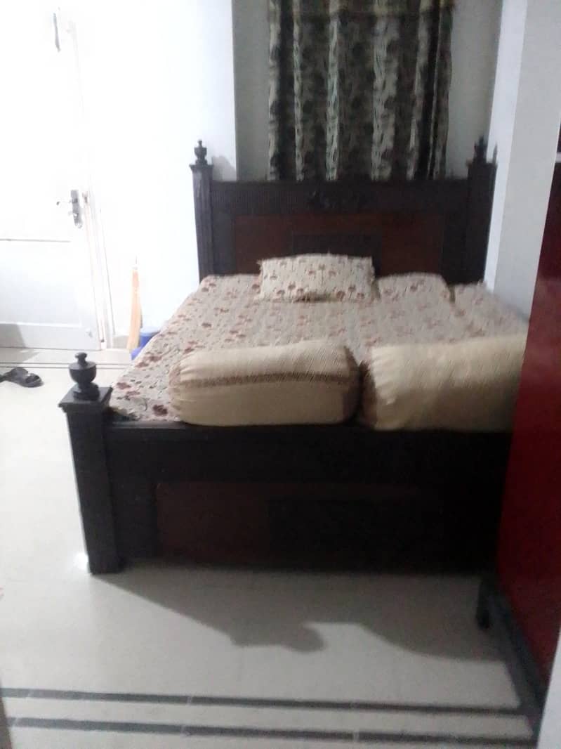 Queen bed 2