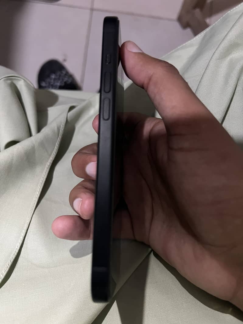 Apple iPhone 15 2