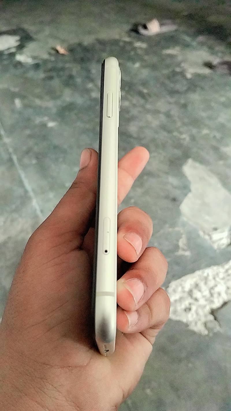 Apple iPhone 11 5