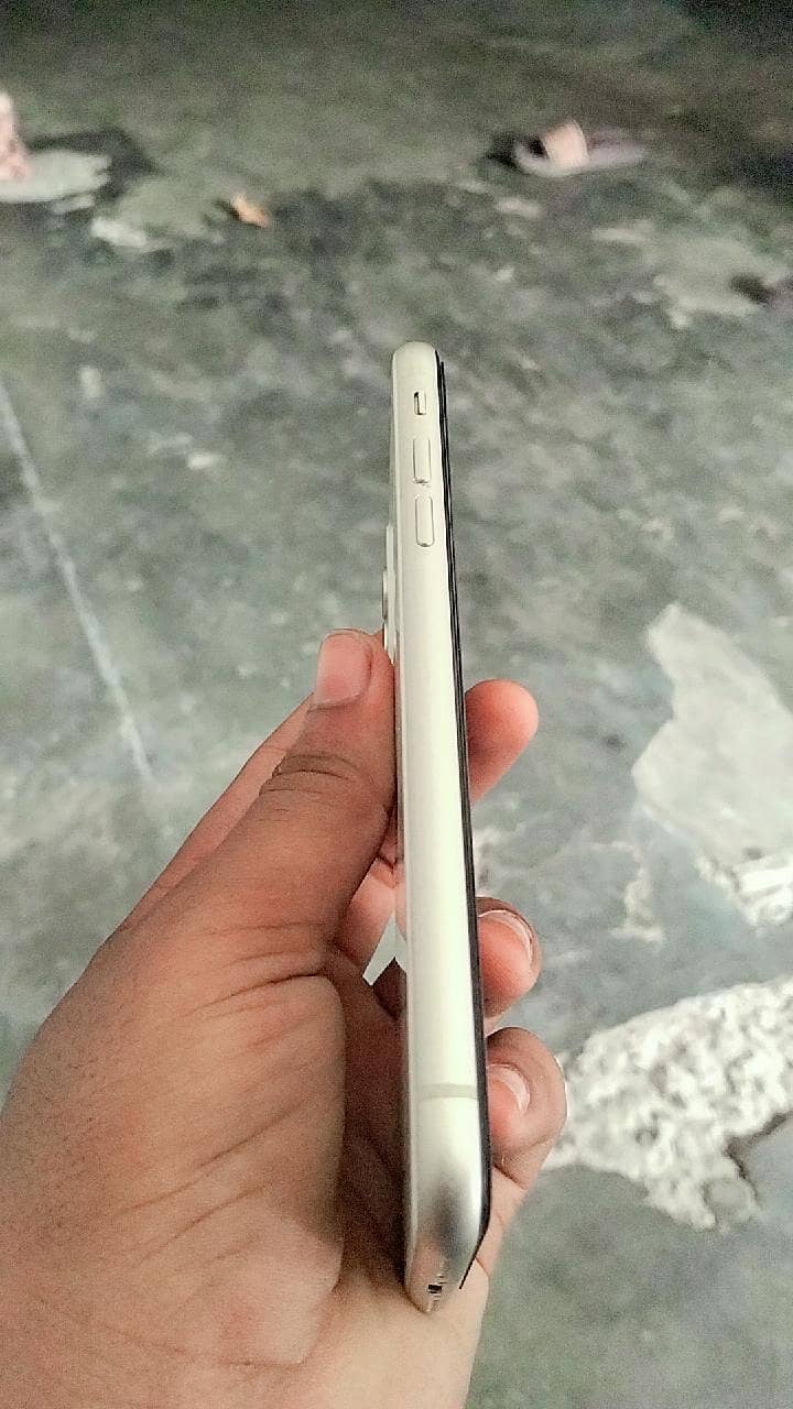 Apple iPhone 11 6