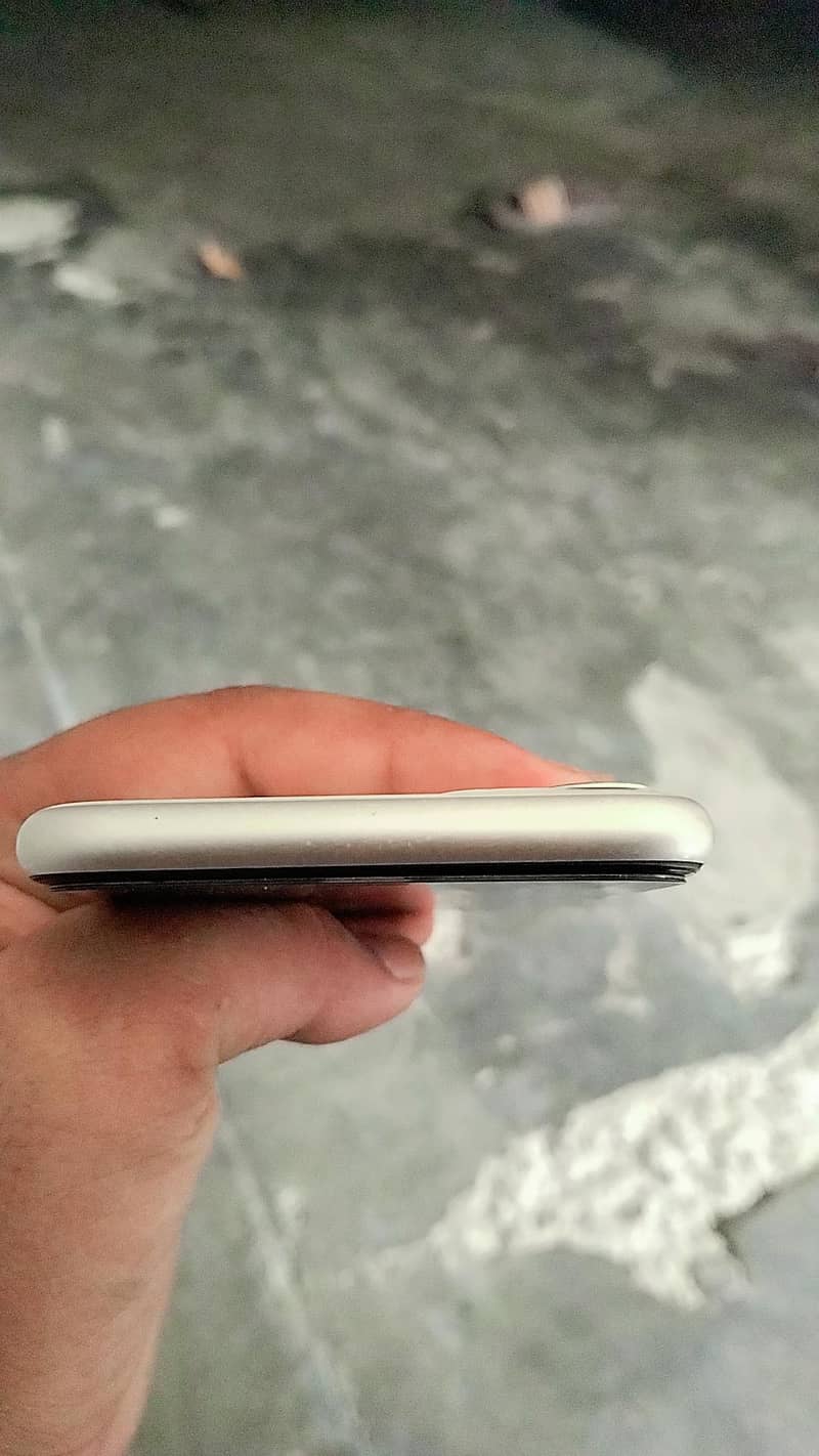 Apple iPhone 11 7