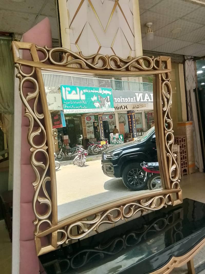 This Anbrew Mirror Console set from 1