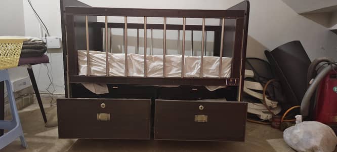 Baby cot with two drawers and molty mattress
