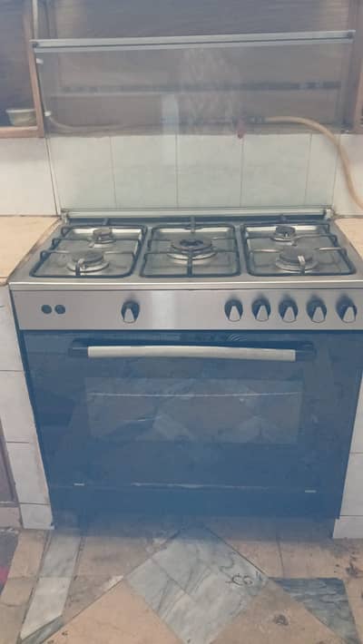 Crown 5 Burner Cooking Range with Oven Excellent Condition Like New