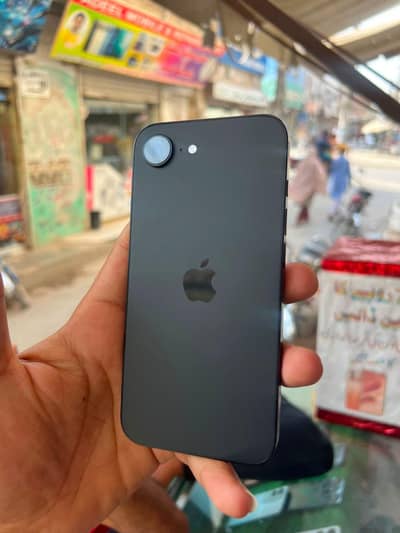 Apple iPhone 16e