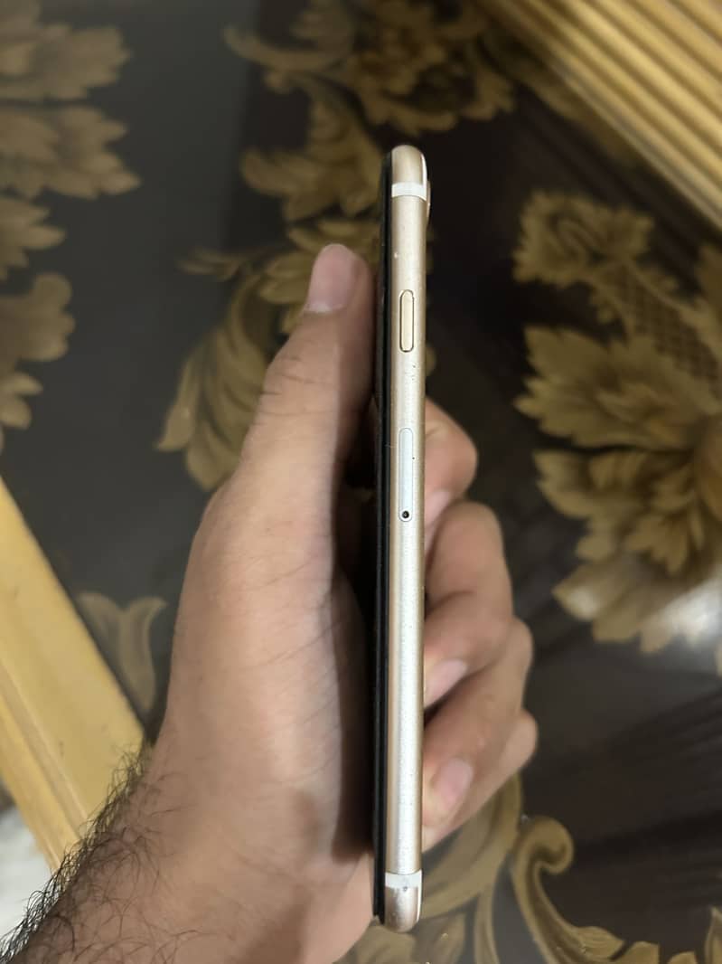 Apple iPhone 7 2