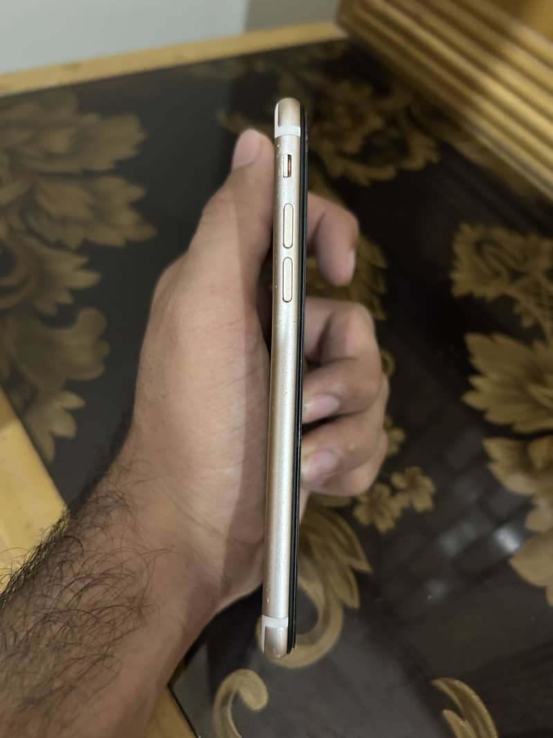 Apple iPhone 7 3
