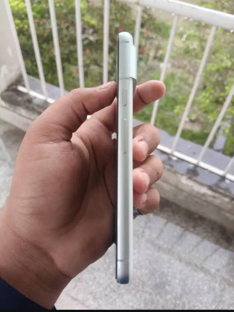 Google Pixel 8 4