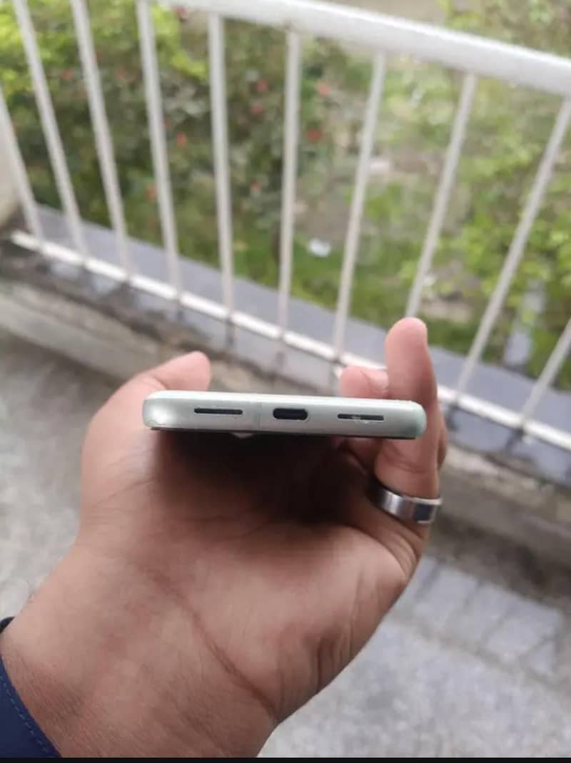 Google Pixel 8 5