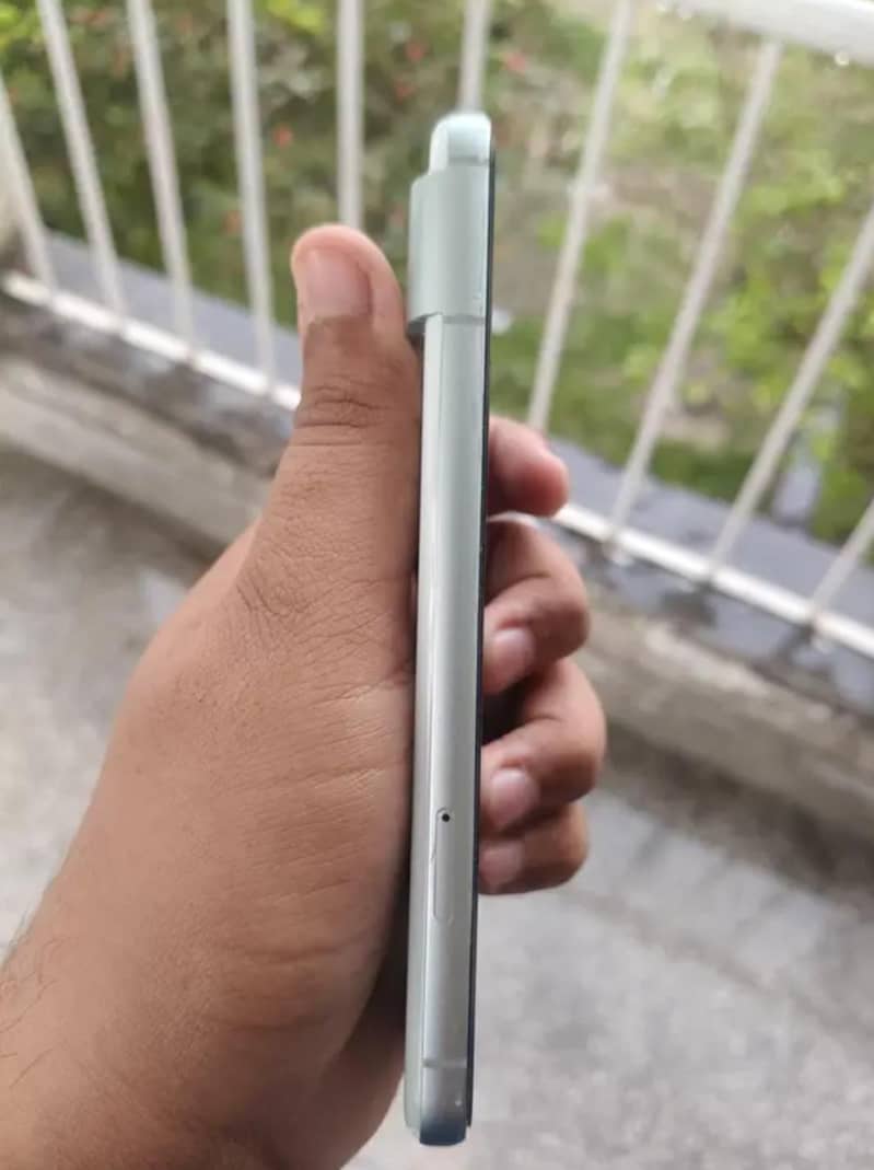 Google Pixel 8 6