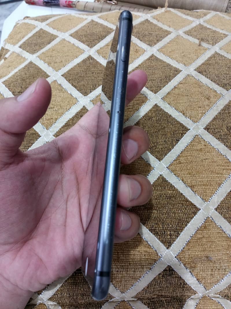 Apple iPhone 8 Plus 1