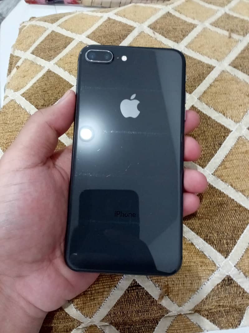 Apple iPhone 8 Plus 3