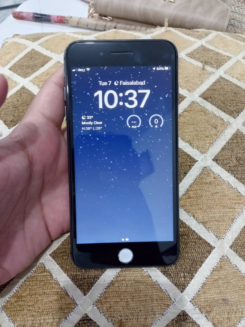 Apple iPhone 8 Plus 4