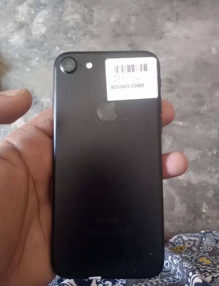 Apple iPhone 7 0