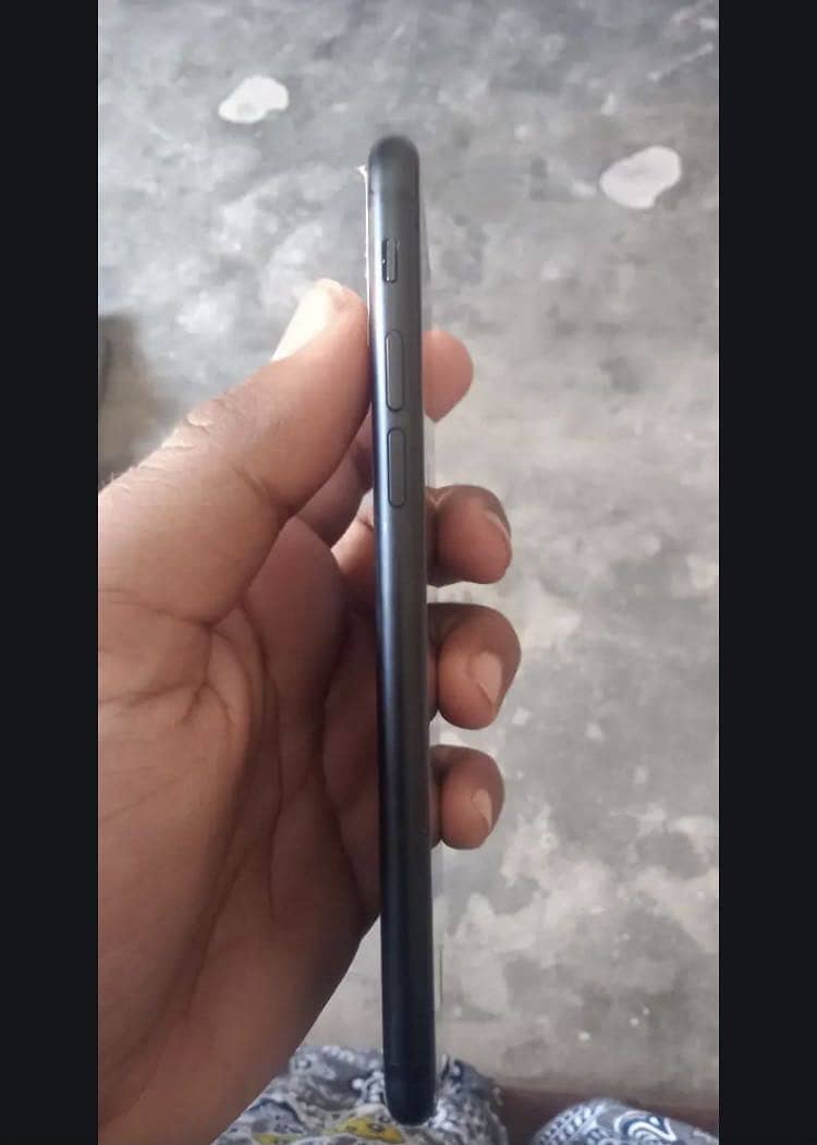 Apple iPhone 7 2