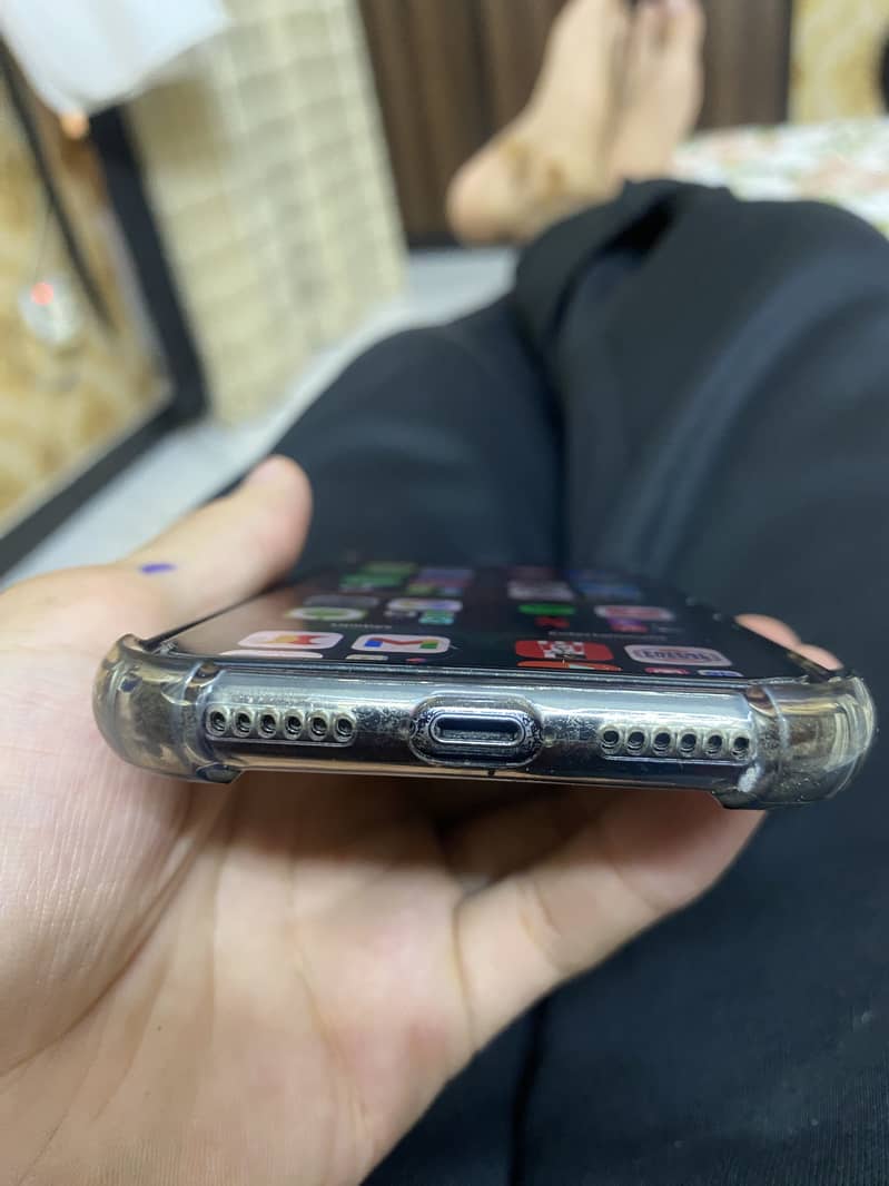 Apple iPhone X 3