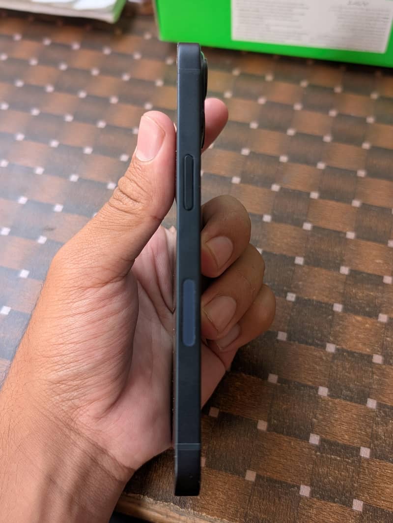 Apple iPhone 13 2