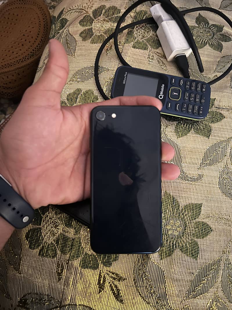 Apple iPhone SE 8