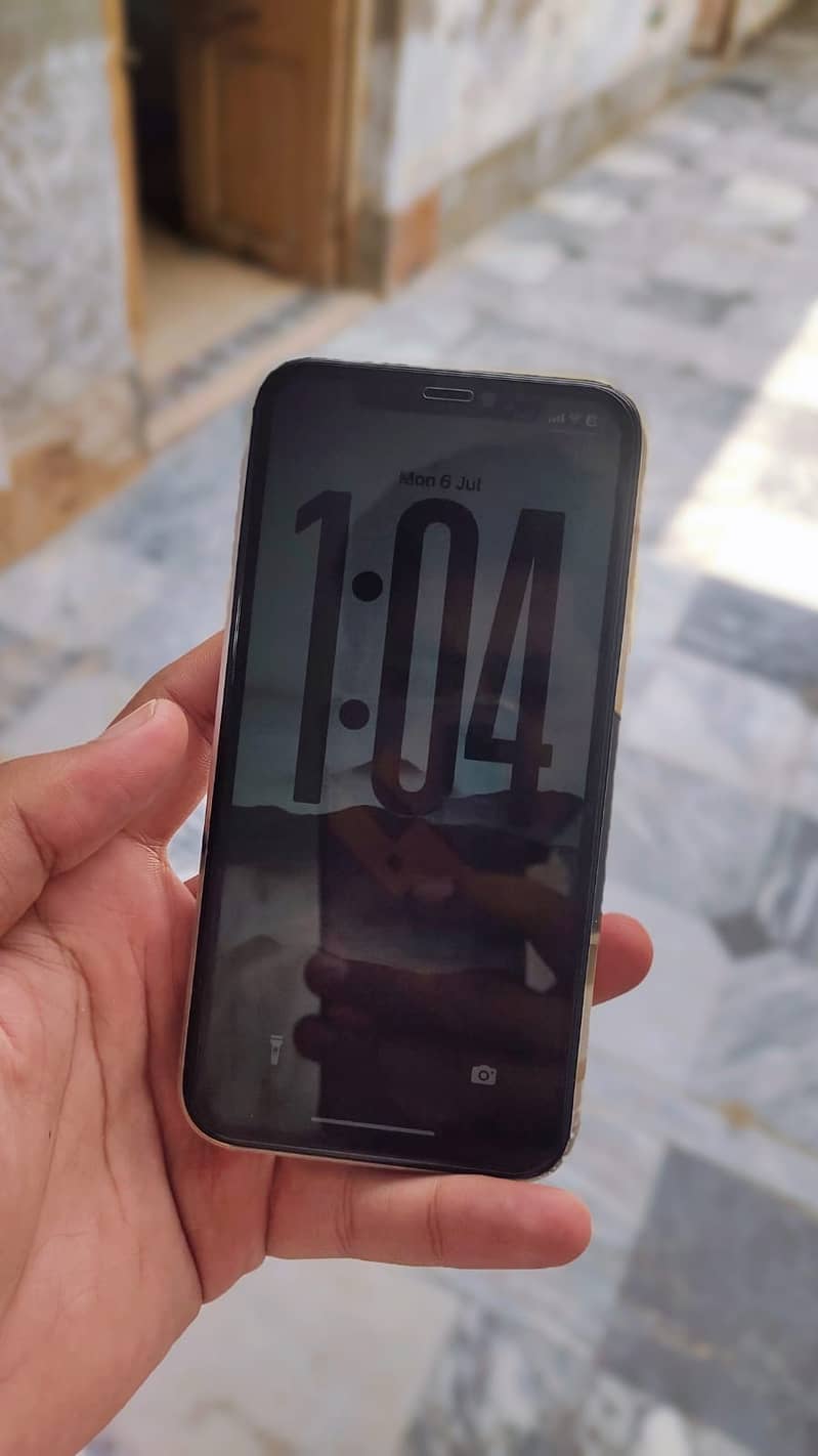 Apple iPhone 11 0