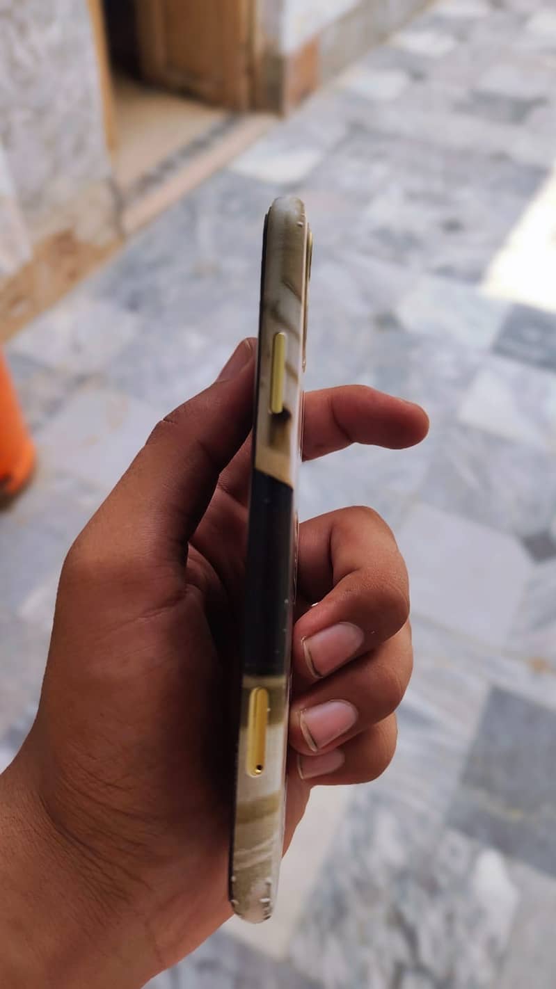 Apple iPhone 11 3