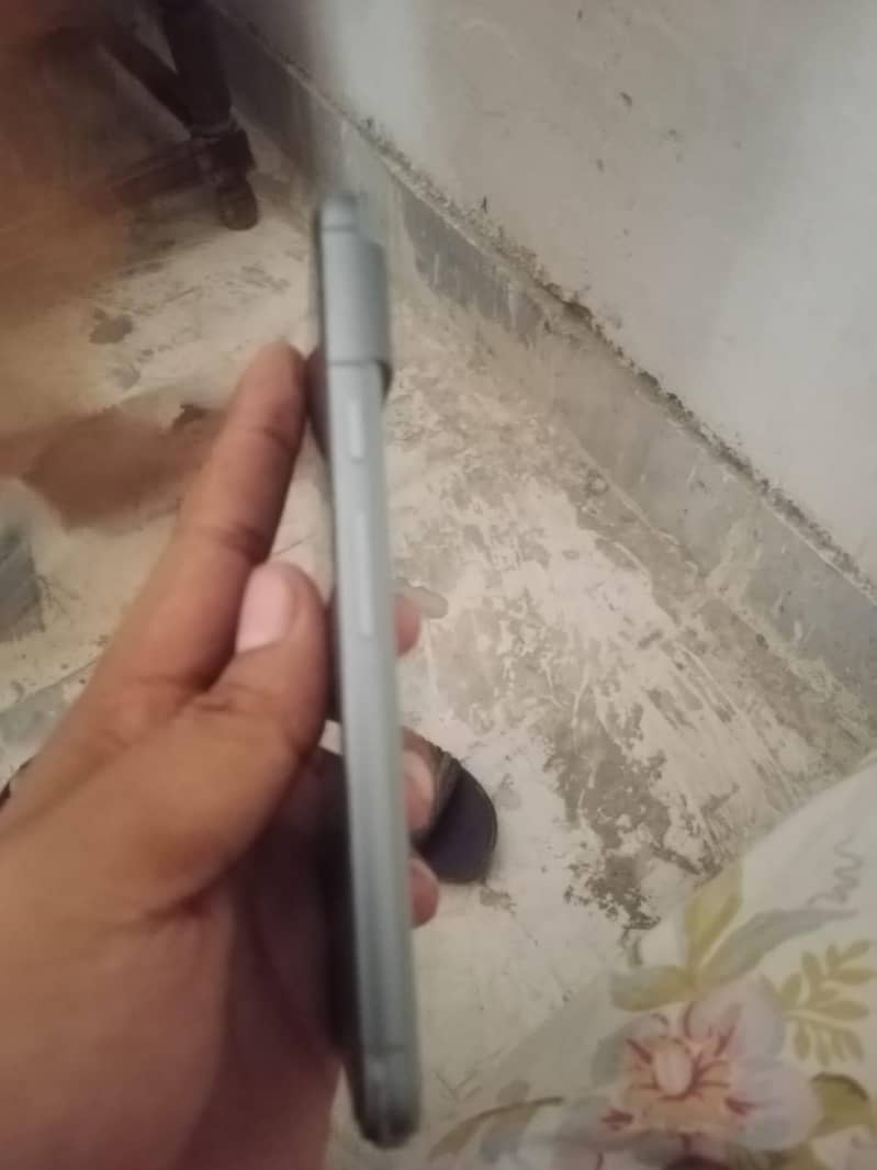 Google Pixel 8 4