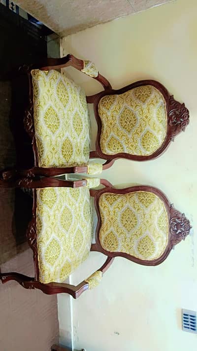 Wooden Chairs + 1 Round Table | Almost New | Dowry Furniture