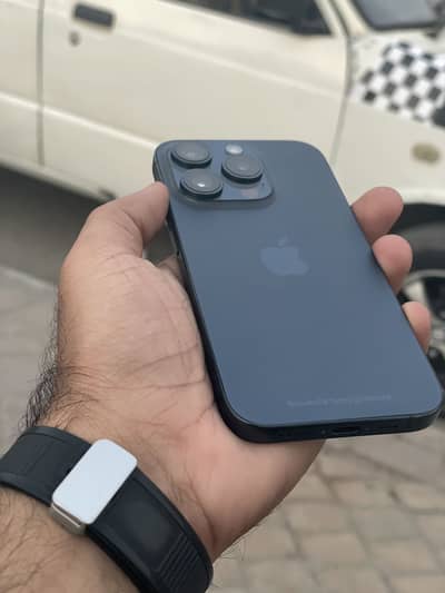 Apple iPhone 15 Pro Titanium blue