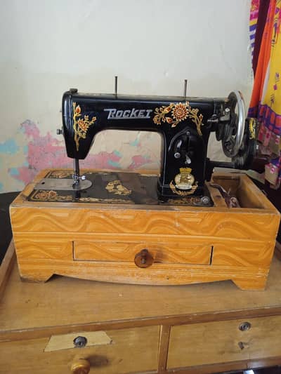 Rocket sewing machine03710912484