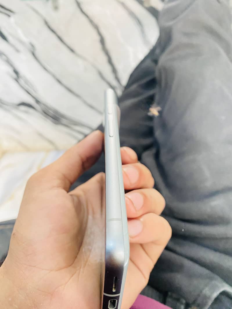 Google Pixel 8 2