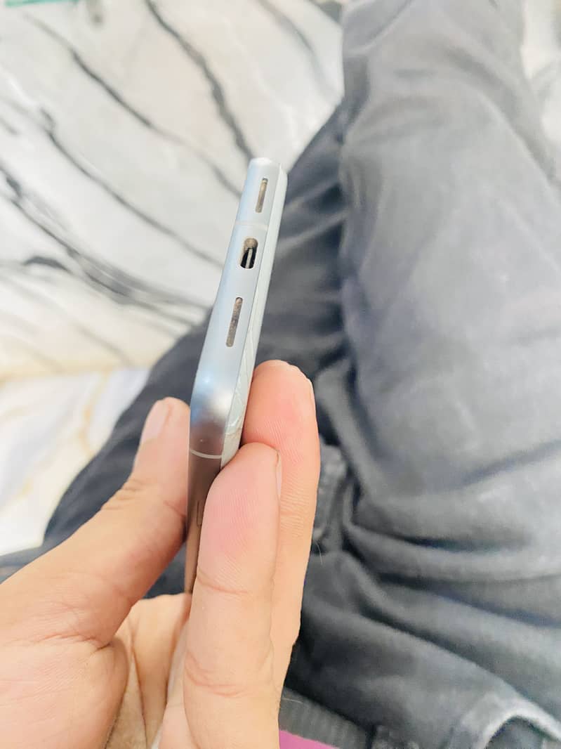 Google Pixel 8 4